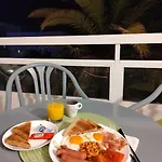 Ponderosa Ocean View Апартаменти *