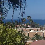 Апартаменти Ponderosa Ocean View