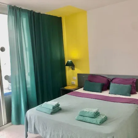 Ponderosa Ocean View Апартаменти *